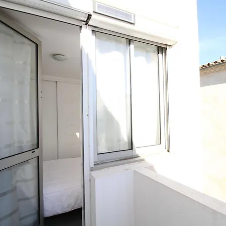 Beau T2 Renove Avec Balcons, Climatisation Et Proche Des Thermes - - Fr-1-553-115 شقة