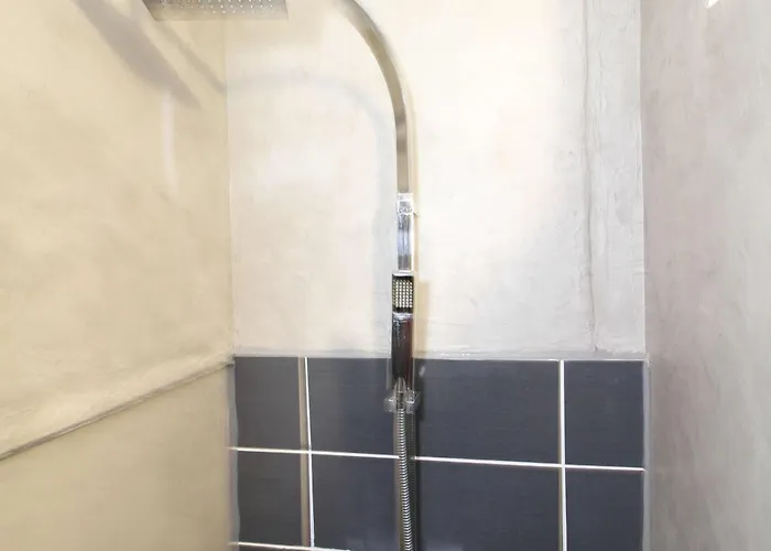 Lägenhet Beau T2 Renove Avec Balcons, Climatisation Et Proche Des Thermes - - Fr-1-553-115