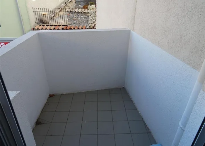 Beau T2 Renove Avec Balcons, Climatisation Et Proche Des Thermes - - Fr-1-553-115 * Balaruc-les-Bains